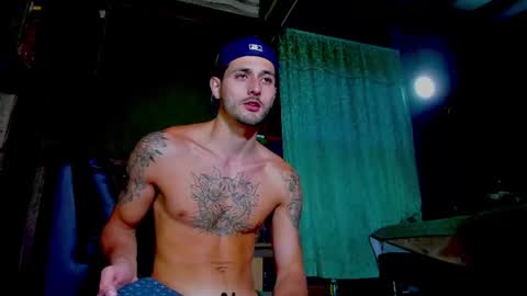 alejo_323__ online show from June 17, 2026, 2:14 am