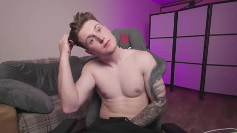 Snapshot of aleks_fisher chatting on November 4, 2025, 5:12 pm Alex and Linar online show from November 4, 2025, 5:12 pm