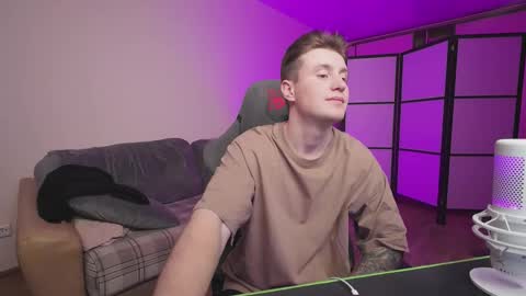 Snapshot of aleks_fisher chatting on November 11, 2025, 10:54 pm Alex and Linar online show from November 11, 2025, 10:54 pm