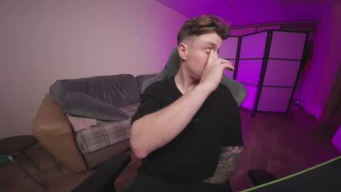 Snapshot of aleks_fisher chatting on November 16, 2025, 6:02 pm Alex and Linar online show from November 16, 2025, 6:02 pm