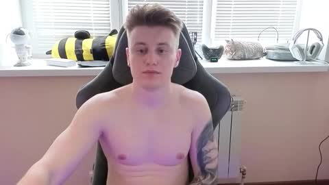 Snapshot of aleks_fisher chatting on February 4, 2026, 12:11 pm Alex and Linar online show from February 4, 2026, 12:11 pm