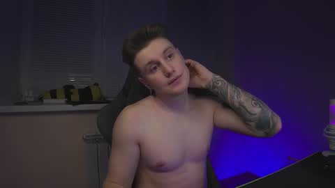 Snapshot of aleks_fisher chatting on February 8, 2026, 9:07 pm Alex and Linar online show from February 8, 2026, 9:07 pm