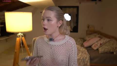 Lexi online show from November 26, 2025, 4:13 am