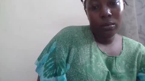 Snapshot of alesha_ chatting on May 29, 2026, 7:28 am Noreen Kennth and Emilly online show from May 29, 2026, 7:28 am