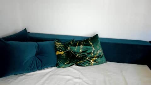 Alesiasin online show from March 13, 2026, 9:05 am