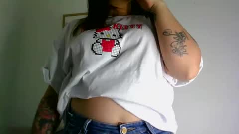 QUEEN OFF MILk  IM BACK  15 NOV online show from April 22, 2026, 9:27 pm