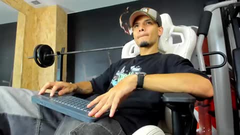 Snapshot of aless_king chatting on May 18, 2026, 10:59 pm Alessandro King online show from May 18, 2026, 10:59 pm