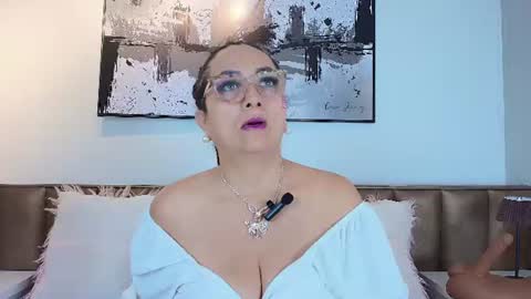 Snapshot of alessandraleroy chatting on July 4, 2026, 12:33 pm Alessandra online show from July 4, 2026, 12:33 pm