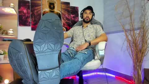 Snapshot of alessandro__wye chatting on February 4, 2025, 1:56 am ALESSANDRO WYE online show from February 4, 2025, 1:56 am