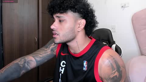 Snapshot of alessandro_vanni chatting on December 3, 2024, 12:06 pm Alessandro Vanni online show from December 3, 2024, 12:06 pm