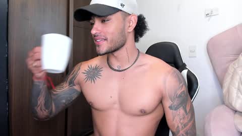 Snapshot of alessandro_vanni chatting on December 7, 2024, 1:07 pm Alessandro Vanni online show from December 7, 2024, 1:07 pm