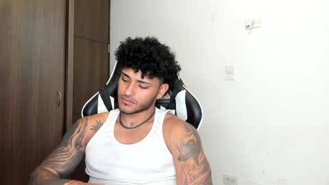 Snapshot of alessandro_vanni chatting on December 8, 2024, 5:44 pm Alessandro Vanni online show from December 8, 2024, 5:44 pm