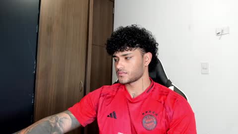 Snapshot of alessandro_vanni chatting on December 16, 2024, 1:22 pm Alessandro Vanni online show from December 16, 2024, 1:22 pm