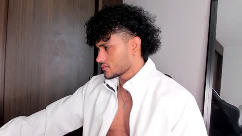 Snapshot of alessandro_vanni chatting on January 6, 2025, 12:46 pm Alessandro Vanni online show from January 6, 2025, 12:46 pm