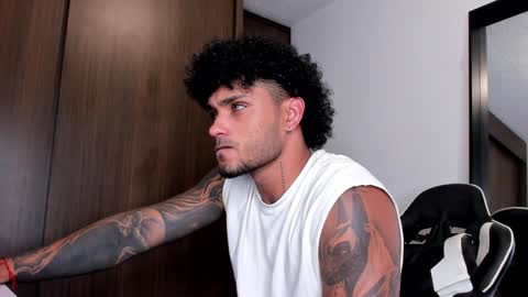 Snapshot of alessandro_vanni chatting on January 7, 2025, 12:24 am Alessandro Vanni online show from January 7, 2025, 12:24 am