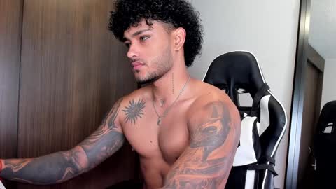 Snapshot of alessandro_vanni chatting on January 8, 2025, 12:47 pm Alessandro Vanni online show from January 8, 2025, 12:47 pm