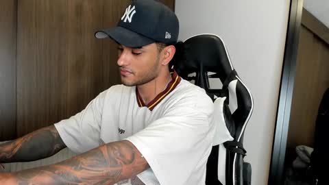 Snapshot of alessandro_vanni chatting on January 13, 2025, 11:27 pm Alessandro Vanni online show from January 13, 2025, 11:27 pm