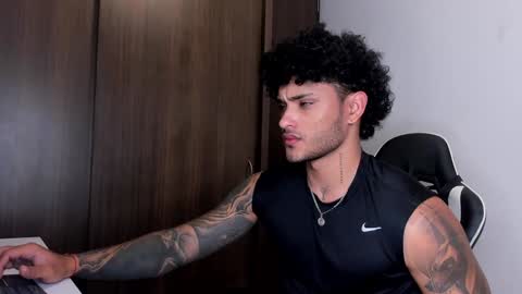 Snapshot of alessandro_vanni chatting on January 16, 2025, 11:59 pm Alessandro Vanni online show from January 16, 2025, 11:59 pm