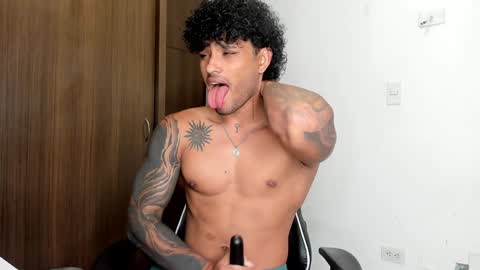 Snapshot of alessandro_vanni chatting on January 22, 2025, 11:32 pm Alessandro Vanni online show from January 22, 2025, 11:32 pm