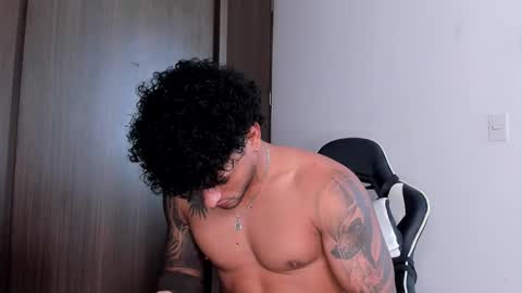 Snapshot of alessandro_vanni chatting on February 4, 2025, 12:55 pm Alessandro Vanni online show from February 4, 2025, 12:55 pm