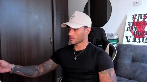 Snapshot of alessandro_vanni chatting on September 26, 2025, 12:09 pm Alessandro Vanni online show from September 26, 2025, 12:09 pm