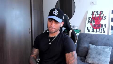 Snapshot of alessandro_vanni chatting on October 6, 2025, 1:41 pm Alessandro Vanni online show from October 6, 2025, 1:41 pm