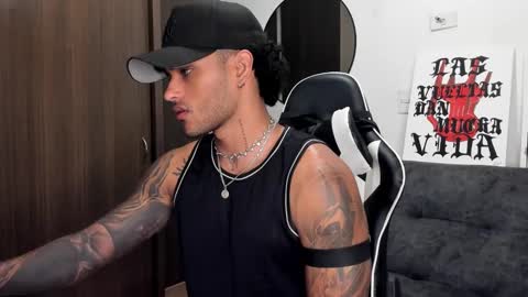 Snapshot of alessandro_vanni chatting on October 8, 2025, 1:36 am Alessandro Vanni online show from October 8, 2025, 1:36 am