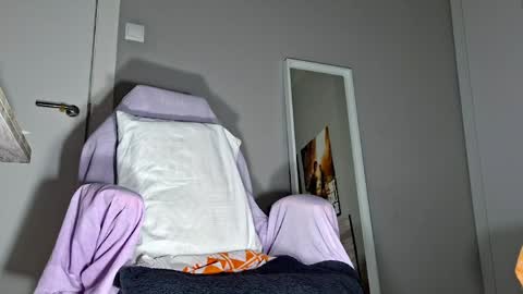 Alessandro online show from April 27, 2026, 4:49 pm