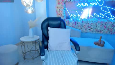 ALESSA ROMERO  online show from January 7, 2026, 7:49 pm