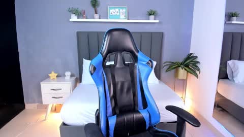 A L E S S I A online show from February 19, 2025, 8:41 pm