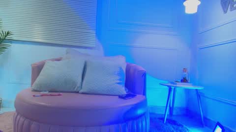 Snapshot of alessia_moon1 chatting on November 14, 2025, 12:04 pm Alejandra online show from November 14, 2025, 12:04 pm