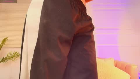 Snapshot of alessia_moon1 chatting on December 2, 2025, 12:32 pm Alejandra online show from December 2, 2025, 12:32 pm