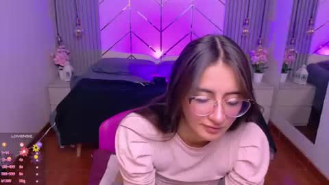 Snapshot of alessia_moore chatting on June 19, 2026, 3:38 pm Alessia online show from June 19, 2026, 3:38 pm