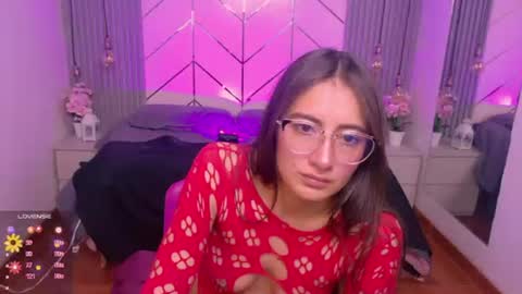 Snapshot of alessia_moore chatting on July 10, 2026, 4:31 pm Alessia online show from July 10, 2026, 4:31 pm