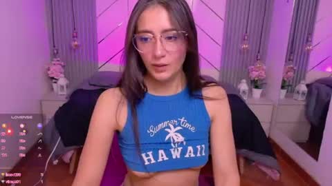 Snapshot of alessia_moore chatting on July 15, 2026, 1:27 pm Alessia online show from July 15, 2026, 1:27 pm