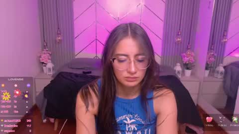Snapshot of alessia_moore chatting on July 28, 2026, 7:39 pm Alessia online show from July 28, 2026, 7:39 pm