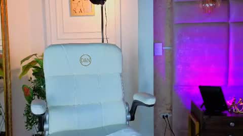 Snapshot of alessialondon chatting on July 20, 2026, 10:07 am Alessia online show from July 20, 2026, 10:07 am