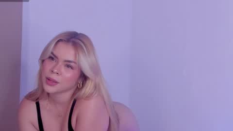 Snapshot of alesssia_moon chatting on June 2, 2026, 8:11 pm Alessia Moon online show from June 2, 2026, 8:11 pm