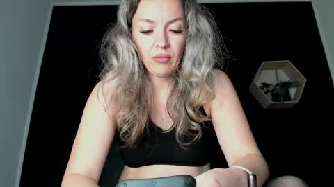 alesys69 online show from May 4, 2026, 9:44 pm