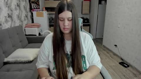 Aletta Oushen online show from December 3, 2025, 10:02 am