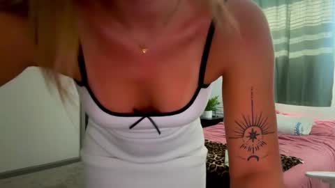 Snapshot of alex499990 chatting on December 4, 2024, 5:11 pm alex online show from December 4, 2024, 5:11 pm