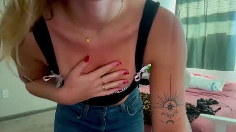 Snapshot of alex499990 chatting on December 5, 2024, 4:44 pm alex online show from December 5, 2024, 4:44 pm