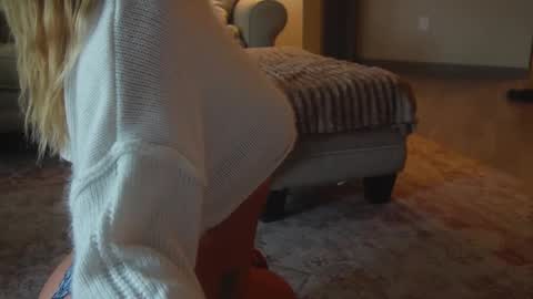 Snapshot of alex499990 chatting on January 21, 2025, 8:00 pm alex online show from January 21, 2025, 8:00 pm