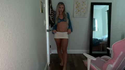 Snapshot of alex499990 chatting on October 29, 2025, 10:00 pm alex online show from October 29, 2025, 10:00 pm