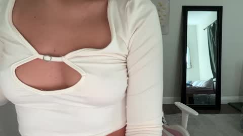 Snapshot of alex499990 chatting on November 7, 2025, 3:56 pm alex online show from November 7, 2025, 3:56 pm