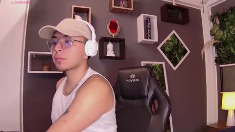 Snapshot of alex__montesco chatting on March 10, 2025, 1:10 pm Alex online show from March 10, 2025, 1:10 pm