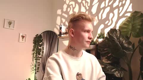 Snapshot of alex__sweet chatting on April 25, 2026, 7:11 am your Alex online show from April 25, 2026, 7:11 am
