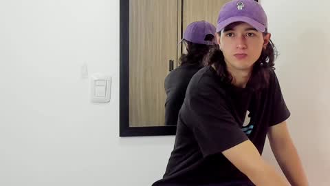 alex_connorr online show from January 29, 2025, 3:58 pm