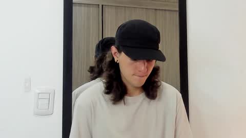 alex_connorr online show from February 3, 2025, 5:14 pm