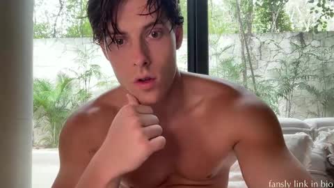 Snapshot of alex_islive chatting on May 30, 2026, 8:28 pm Alex Stone online show from May 30, 2026, 8:28 pm